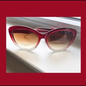 🌿 Cat-eye sunglasses